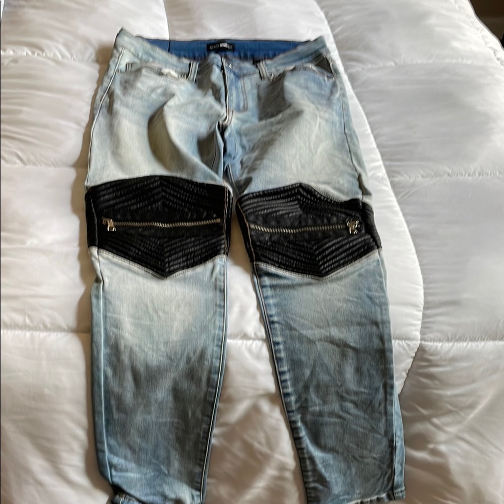 Fashion Nova Blue and Black Skinny Jeans with Distressed Color-Block